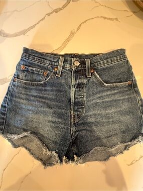 Levi 501 Button fly Raw Hem Denim Shorts - Blue size 26